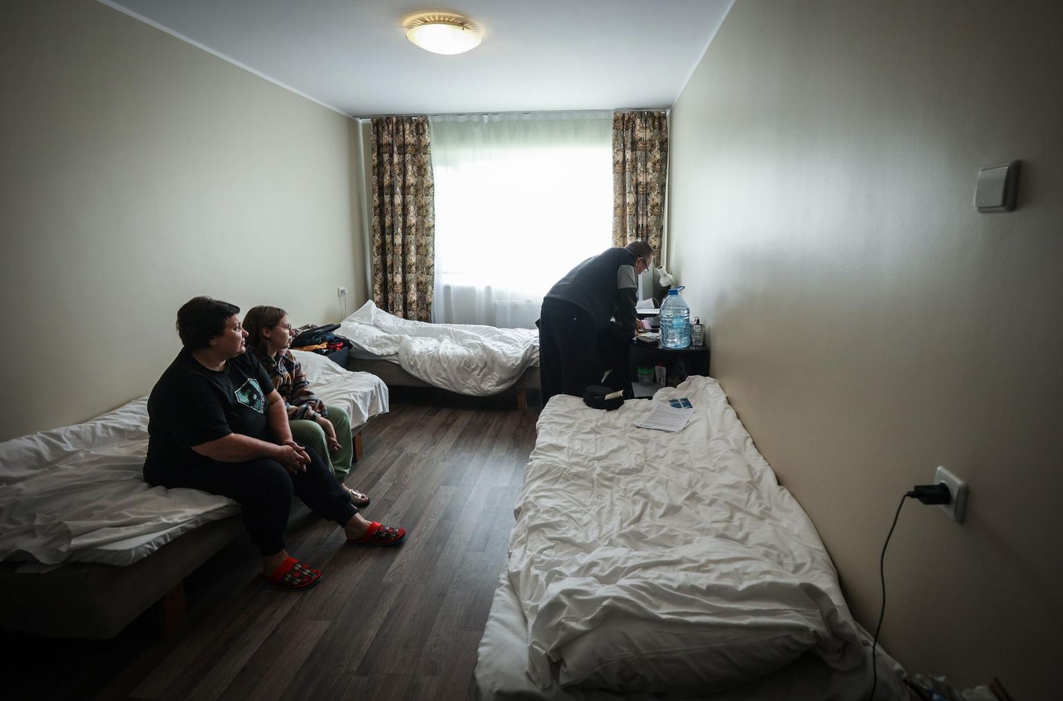 Ukrainast sõja eest põgenenud perekond hotell Dzingelis Tallinnas.