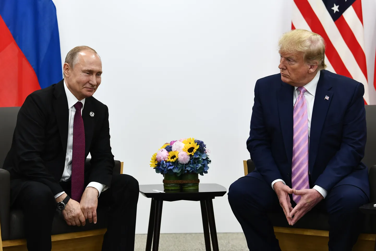 USA presidendiks valitud Donald Trump oma esimesel ametiajal kohtumas Venemaa autoritaarse liidri Vladimir Putiniga 2019. aastal.