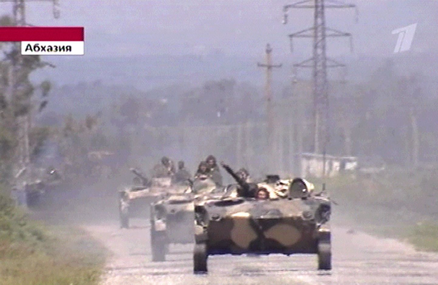 Vene tankid liikumas maanteel Abhaasias.
