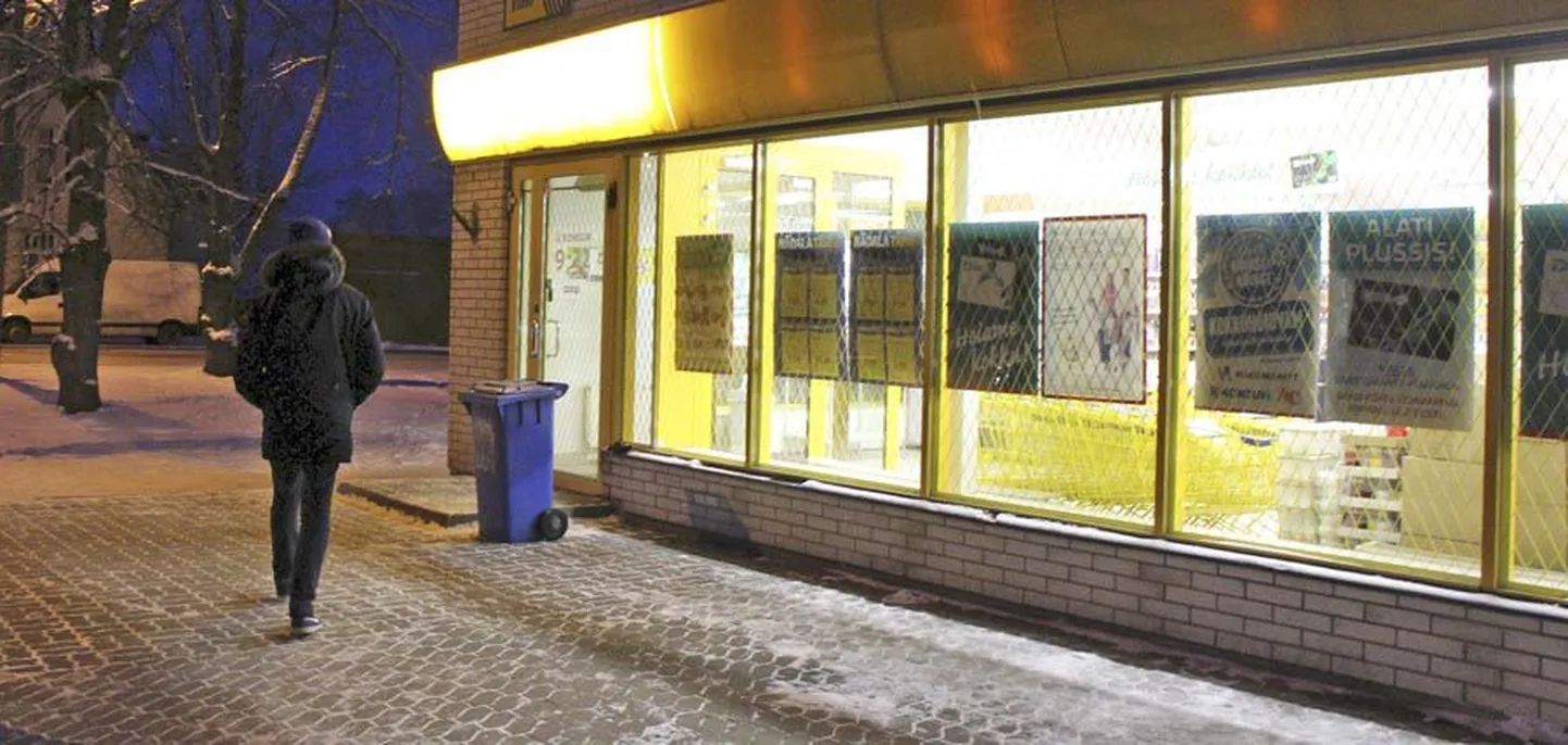 16-aastane noormees proovis 11. jaanuari õhtul Sakala ülesandel 14 Viljandi poest õlut osta. Enamikus kohtades, sealhulgas Uueveski Konsumis (pildil), jäi ta tühjade kätega, sest kassapidaja keeldus dokumenti nägemata talle alkoholi müümast.