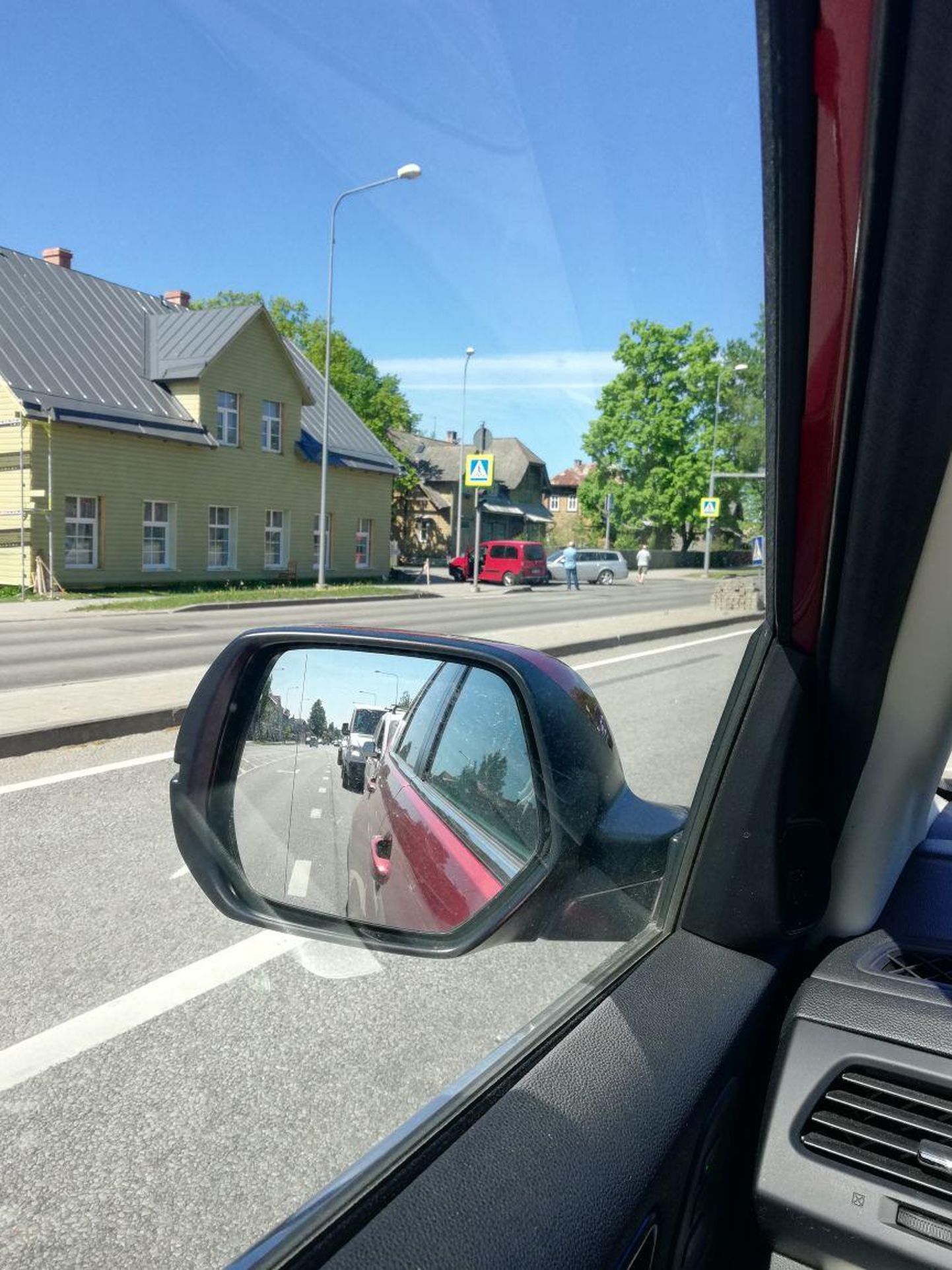 Liiklusõnnetus Riia maantee ja Mere tänava ristmikul.