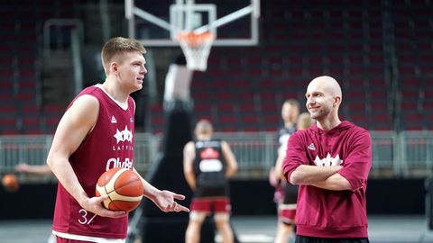 Visockis-Rubenis: Spēlētāji pret Lietuvu būs nedaudz jāpiebremzē