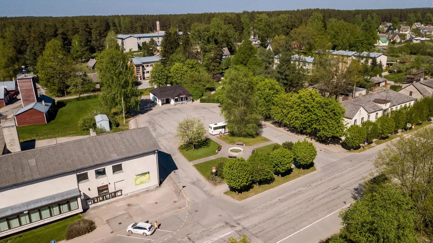 Kilingi-Nõmmest pärit missioonisõduri ja fotograafi Endel Apsaloni näitust Afganistanist saab näha Kilingi salongis.