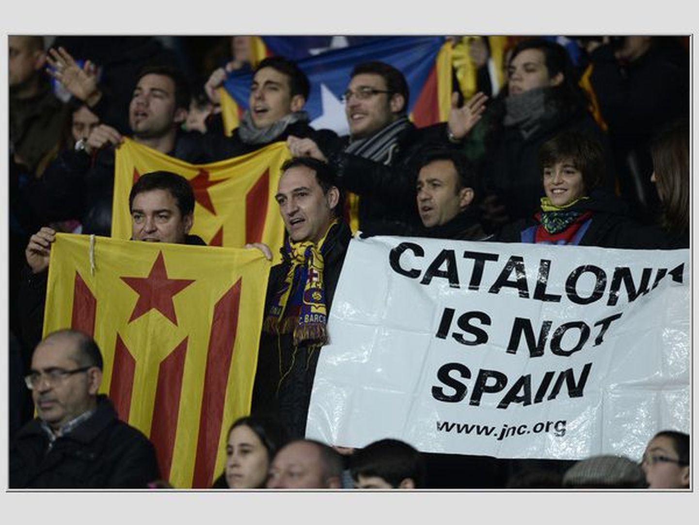 Iseseisvuse igatsejad Kataloonia ja Roheneemesaarte jalgpallimeeskondade sõpruskohtumisel Kataloonia pealinnas Barcelonas läinud aasta 30. detsembril.