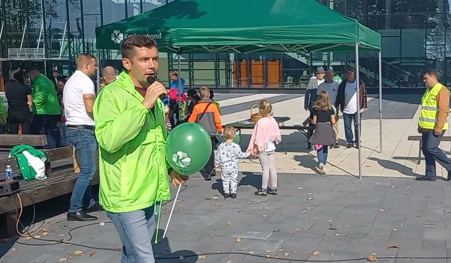 Laupäeval muusikaväljakul korraldatud Keskerakonna kampaaniaüritusel kõneles nende esinumber Martin Repinski.