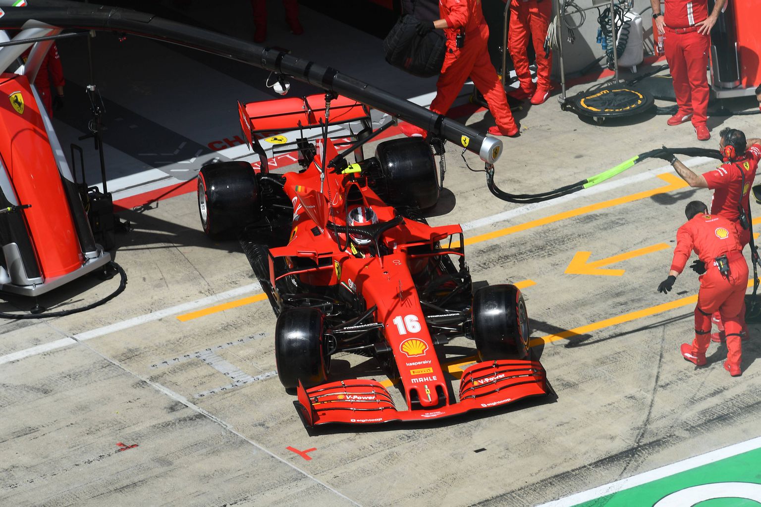 Ferrarid veetsid suurema osa Steimarki GP-st boksis.