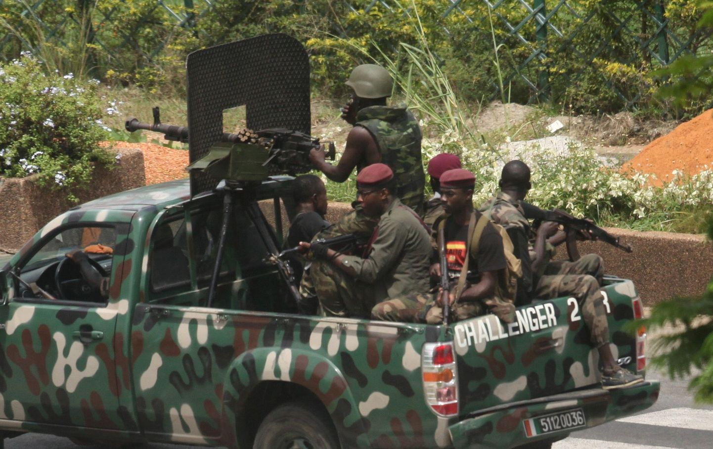 Gbagbo sõdurid Abidjanis patrullimas.