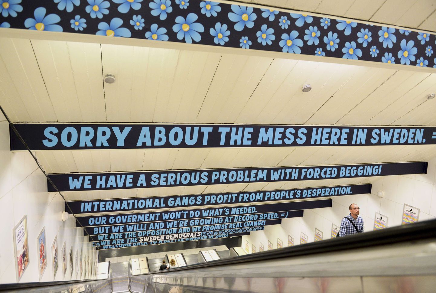 Stockholmi metroos tervitab reisijaid kerjamisprobleemi kajastav paremäärmuslik kampaania