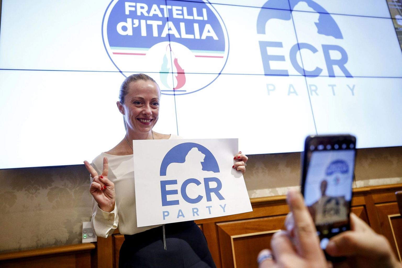 Septembri lõpus valiti Giorgia Meloni parempopulistlikke ja -äärmuslikke jõude koondava Euroopa Konservatiivide ja Reformistide parteigrupi presidendiks.