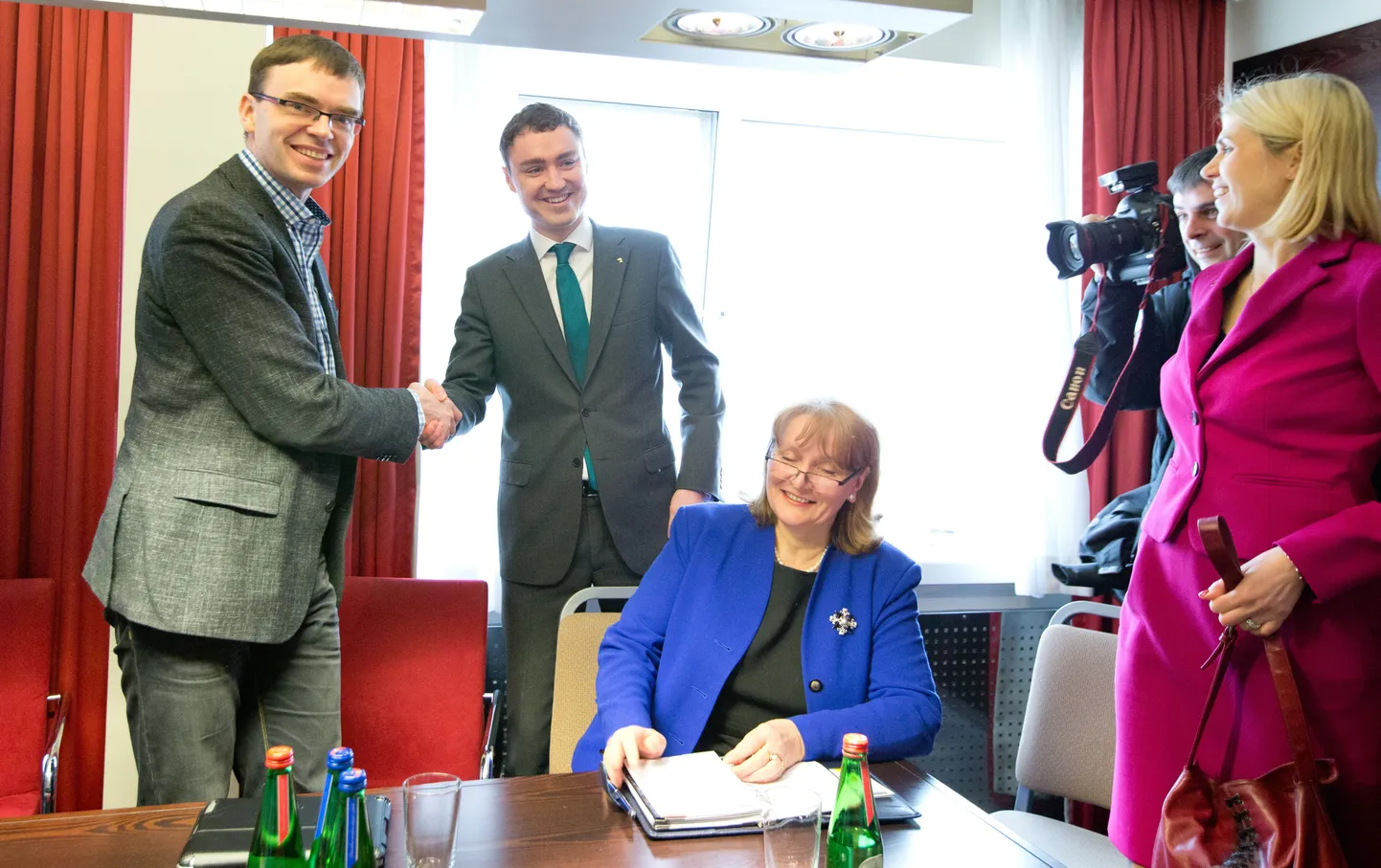 Reformierakond ja sotsiaaldemokraadid lähevad täna pärastlõunal konsultatsioonidelt otse Kadriorgu.