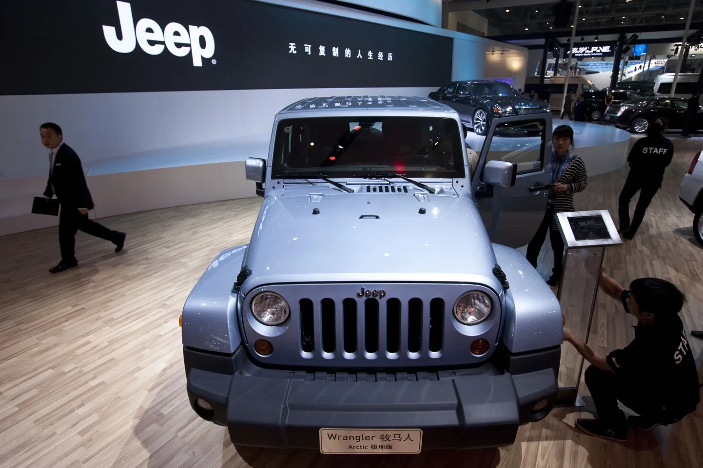 Jeep Wrangler Arctic Pekingi automessil.