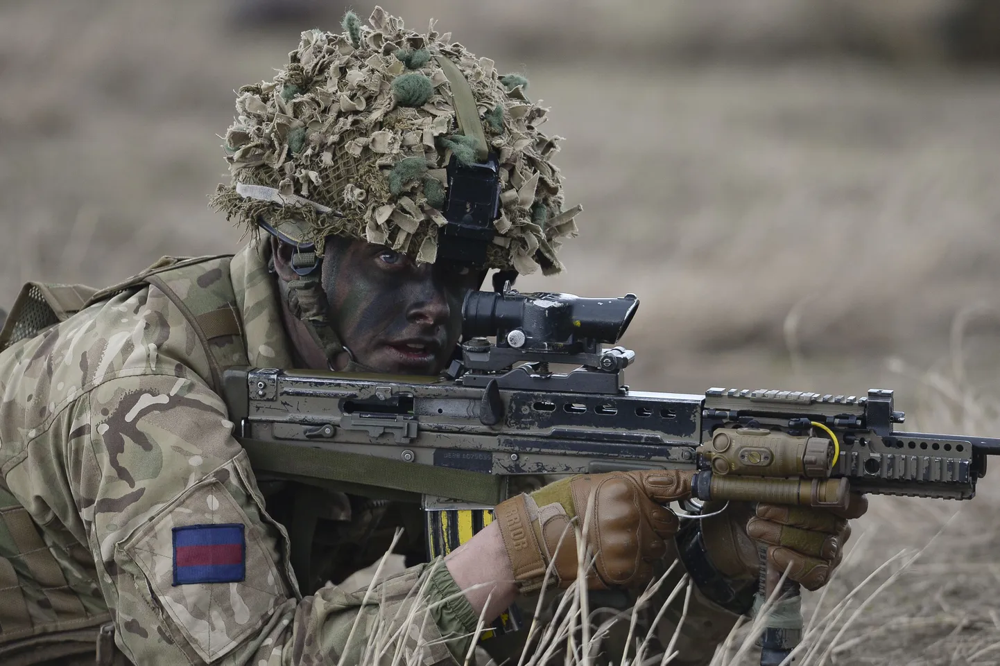 Briti sõdur Rumeenias harjutustel.