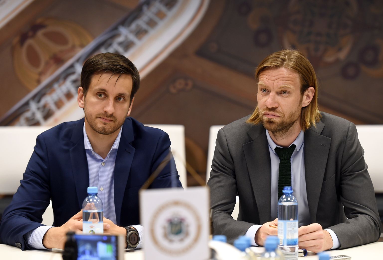 Latvijas Futbola federācijas (LFF) ģenerālsekretārs Edgars Pukinsks (no kreisās) un LFF prezidents Kaspars Gorkšs