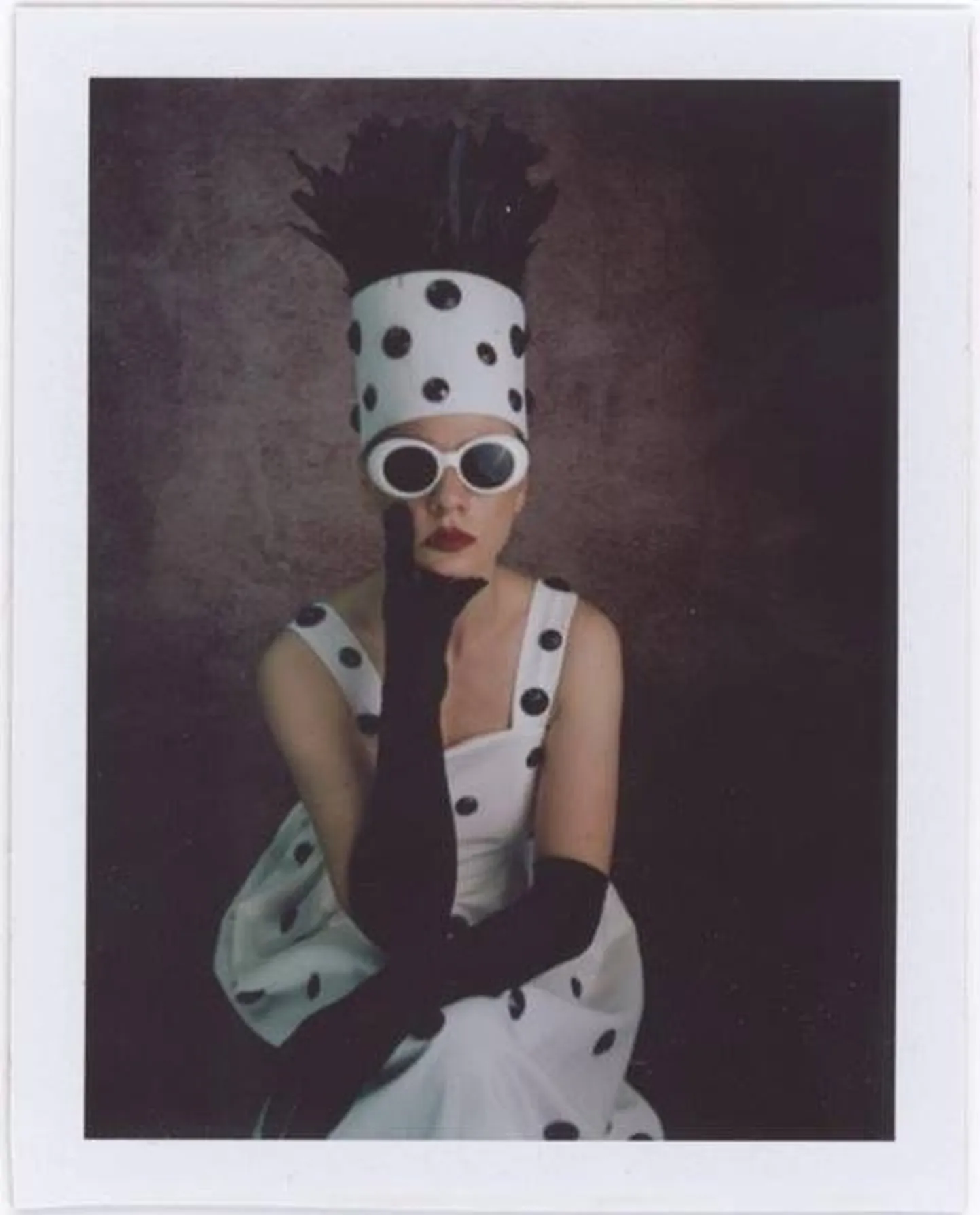 Töö Daniil Zandbergi polaroidfotode näituselt «Väikesed pildid suurtest näitlejatest».