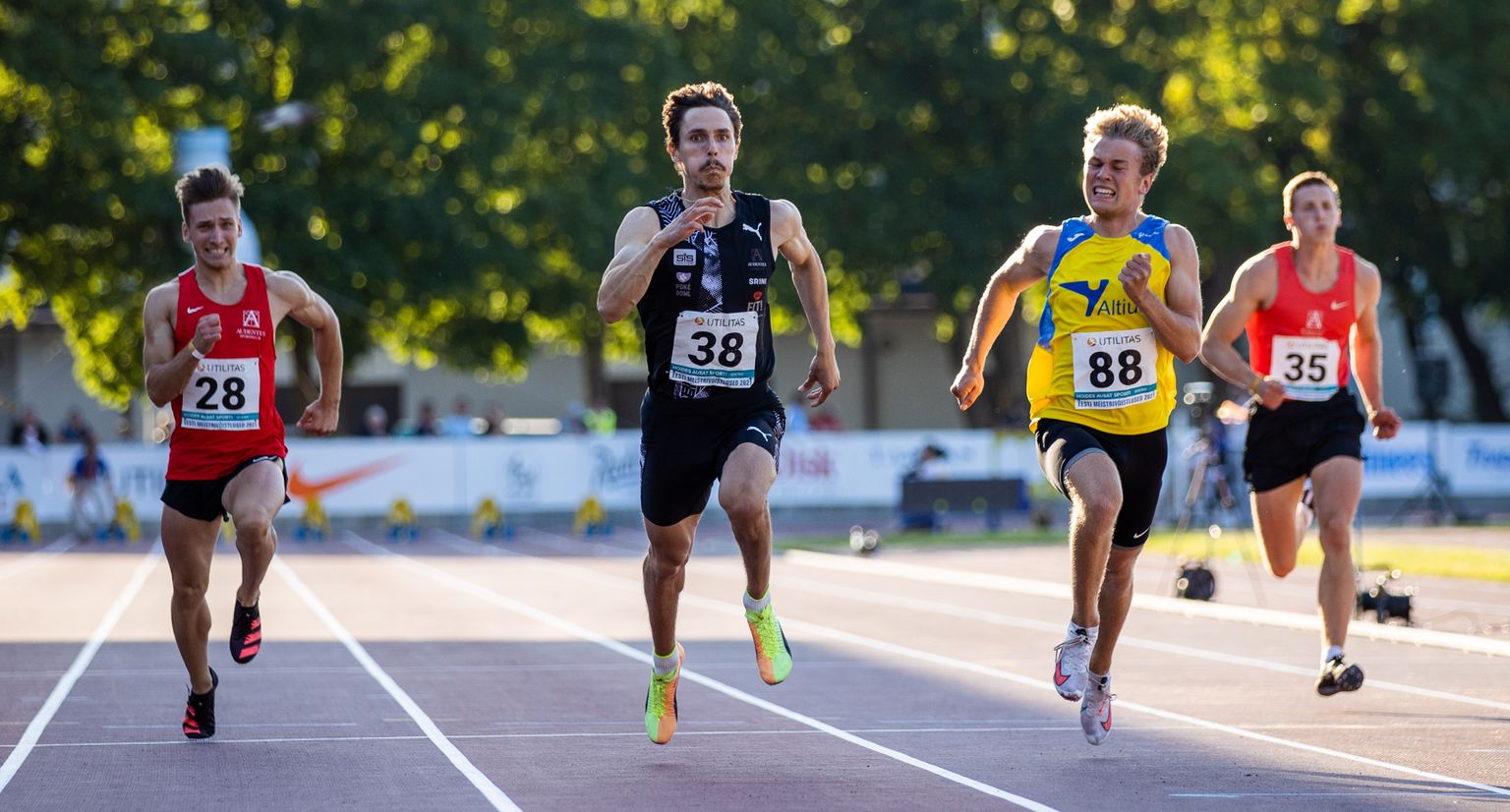 Karl Erik Nazarov (nr. 38) ja Henri Sai (nr. 88) on Eesti ühed lootustandvamad sprinterid.