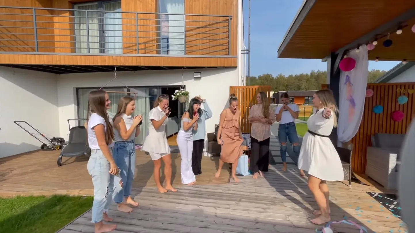 Christin-Amani Kiivikas tegi sõbrannadega peo.