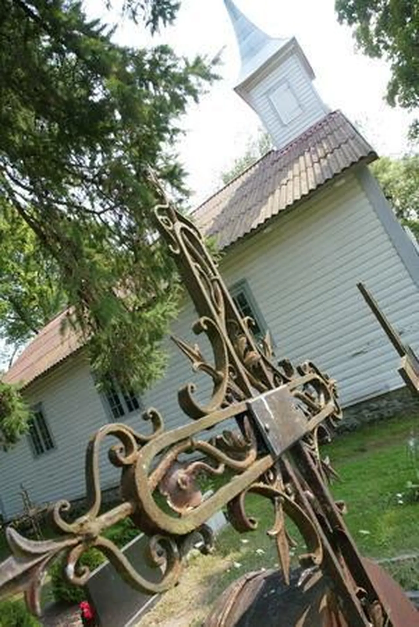 Käsmu kirikaed ja kabel.