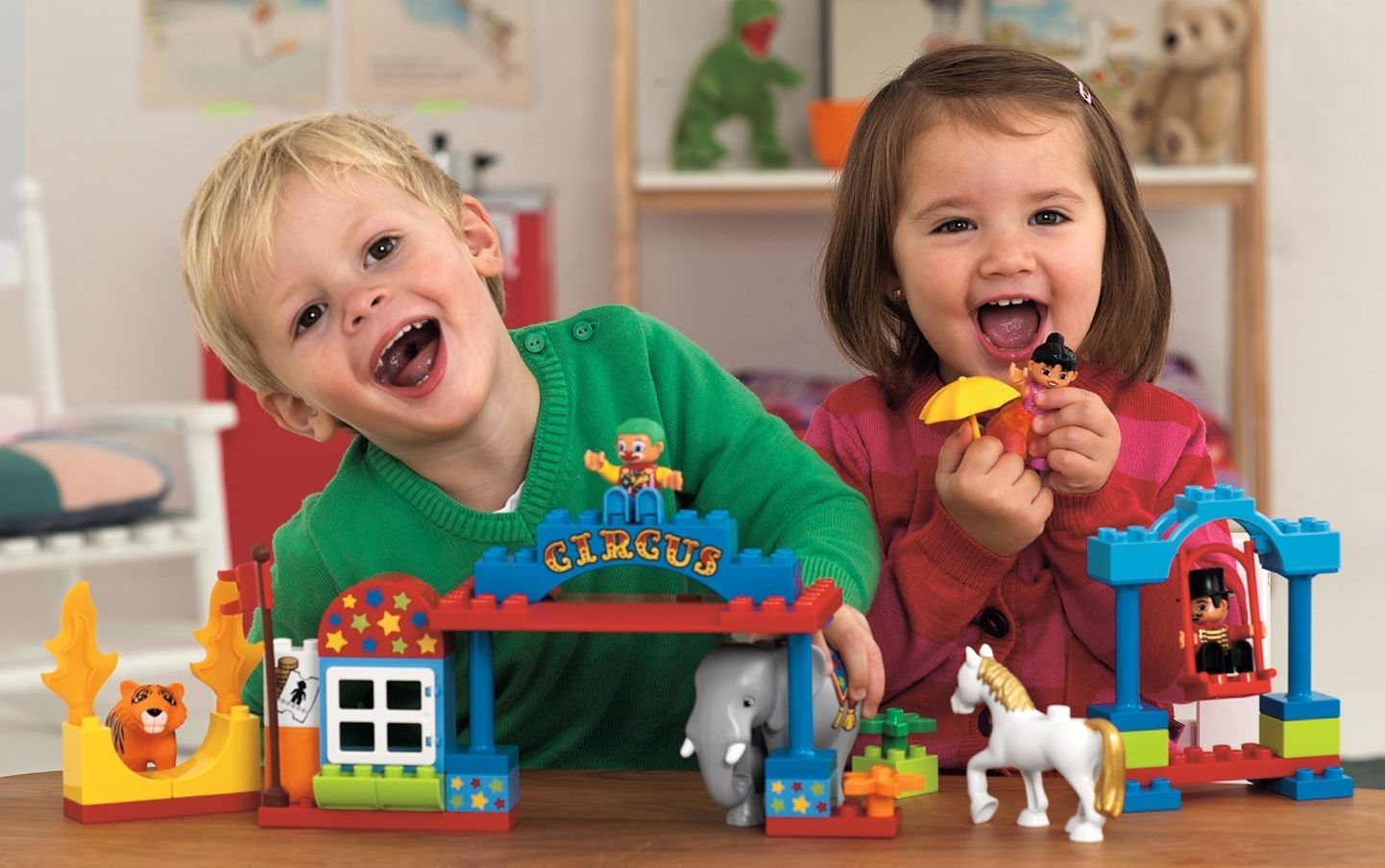 Legod on üks viis, kuidas lapsega ühiselt kvaliteetset aega veeta, lõbusaid jututeemasid leida ja talle eluks vajalikke motoorseid oskusi õpetada.