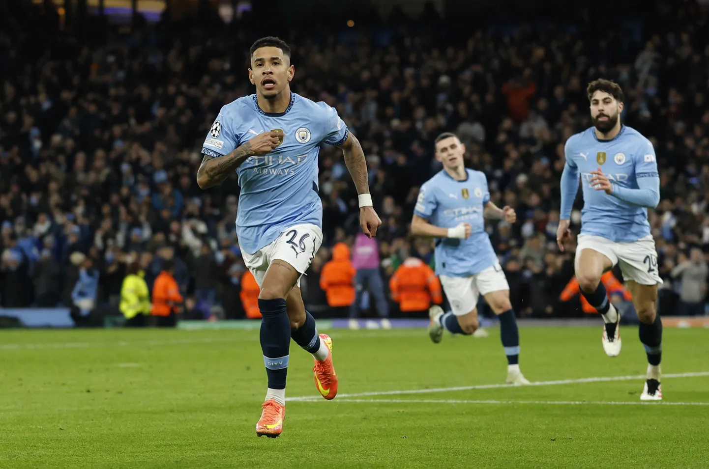 Mančestras "City" futbolists Savinju
