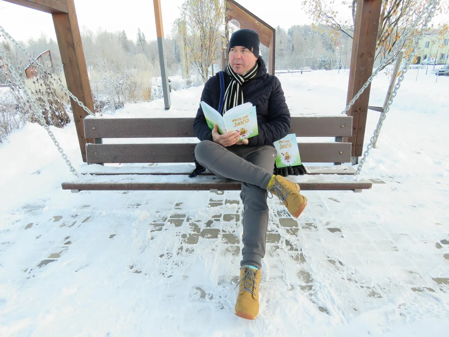 Põlva kirjamehel Rainer Rahasepal tuli sel nädalal välja lasteraamat «Mesilane Jako», milles tõuseb esile optimism ja südamlikkus.
