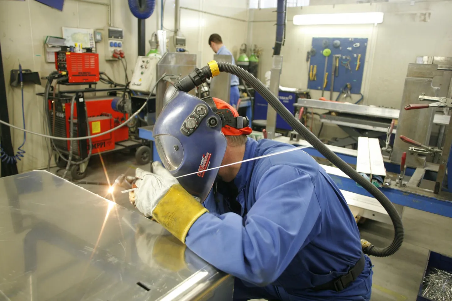 Lasertooli põhitegevusala on tootmisteenuse pakkumine, peamiselt lehtmetallist toodete valmistamine maailma ettevõtetele, eelkõige auto-, rongi- ning energeetikatööstuses.