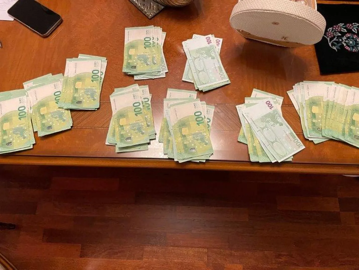 Hašiša un cigarešu kontrabandu 300 kilogramu apmērā