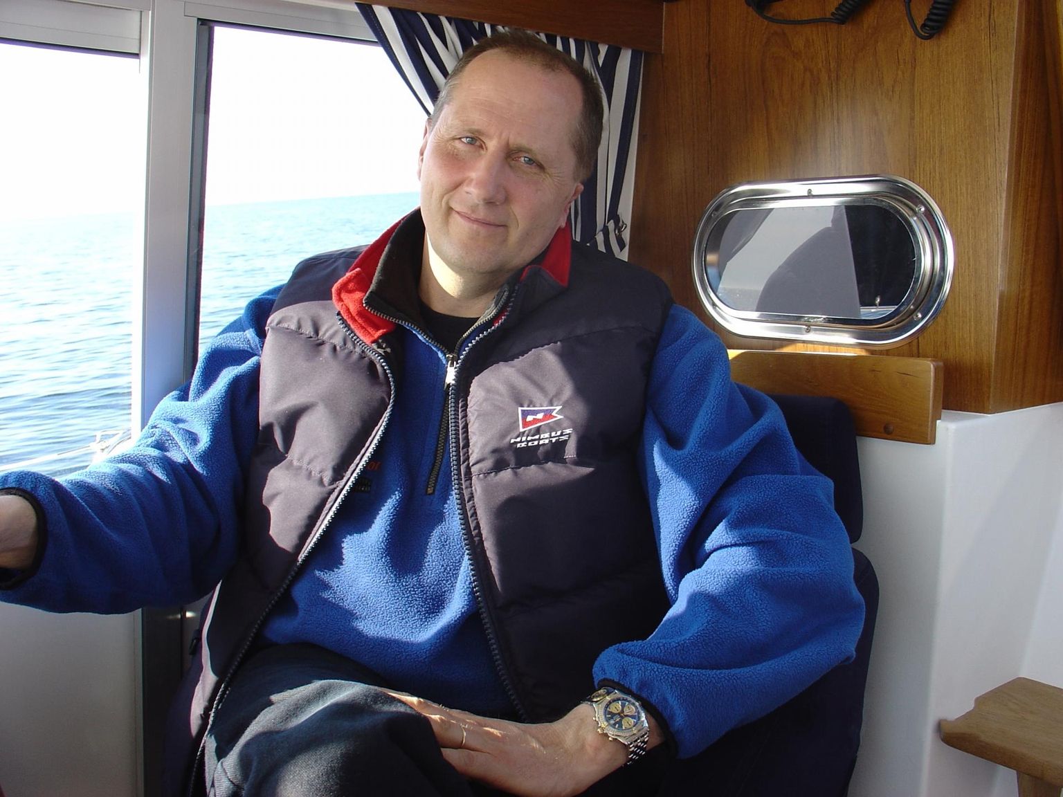 Valdo Randpere 2004. aastal väikelaevaga Läänemerel Estonia uppumiskoha läheduses. Tollal töötas nüüdne poliitik arvutifirma Eesti IBM juhina. 