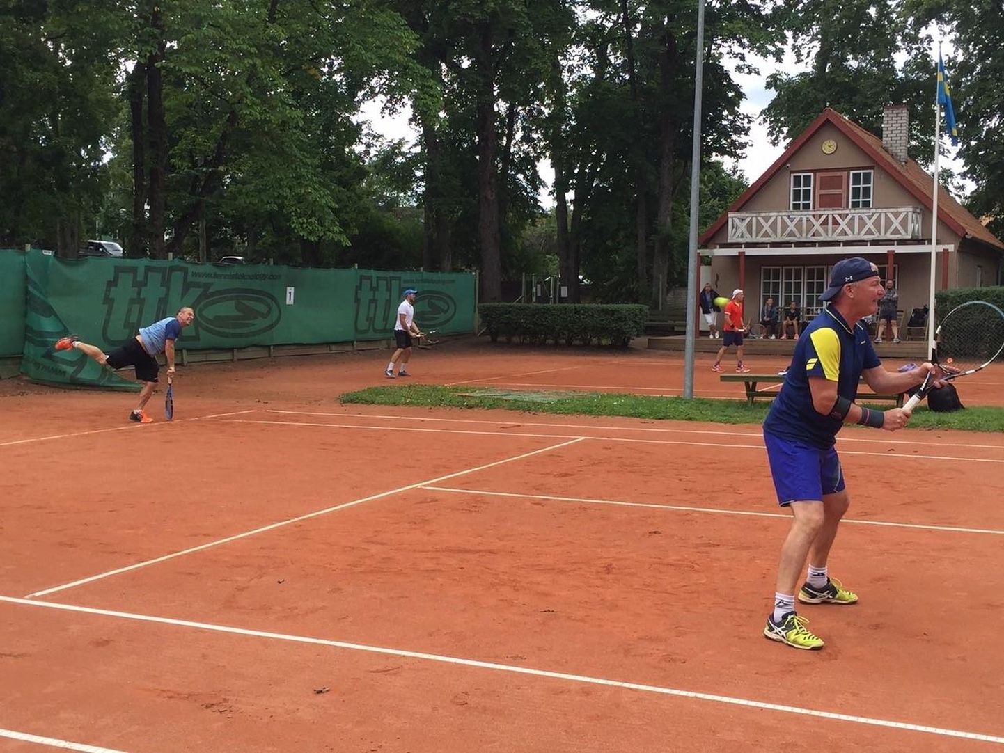 Virumaa tennisemeistriteks meespaarismängus tulid sellel aastal Toomas Põld (esiplaanil) ja Andrei Ivankin (vasakul).