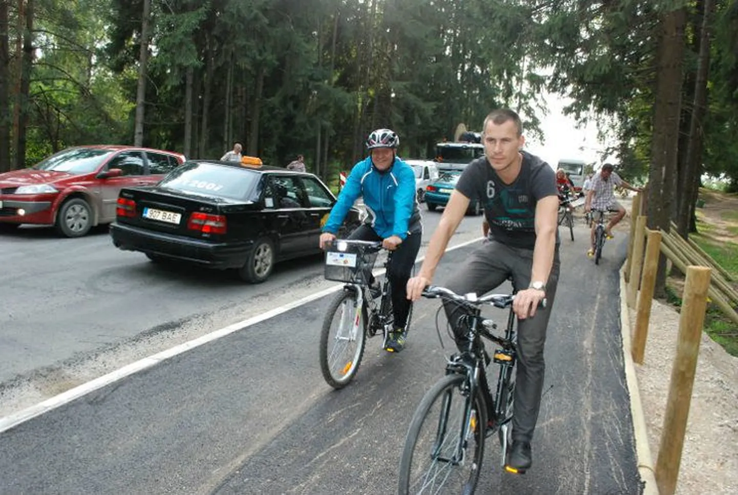 Andres Jaadla (vasakul) augsutis toimunud eurovelo rattaretkel.