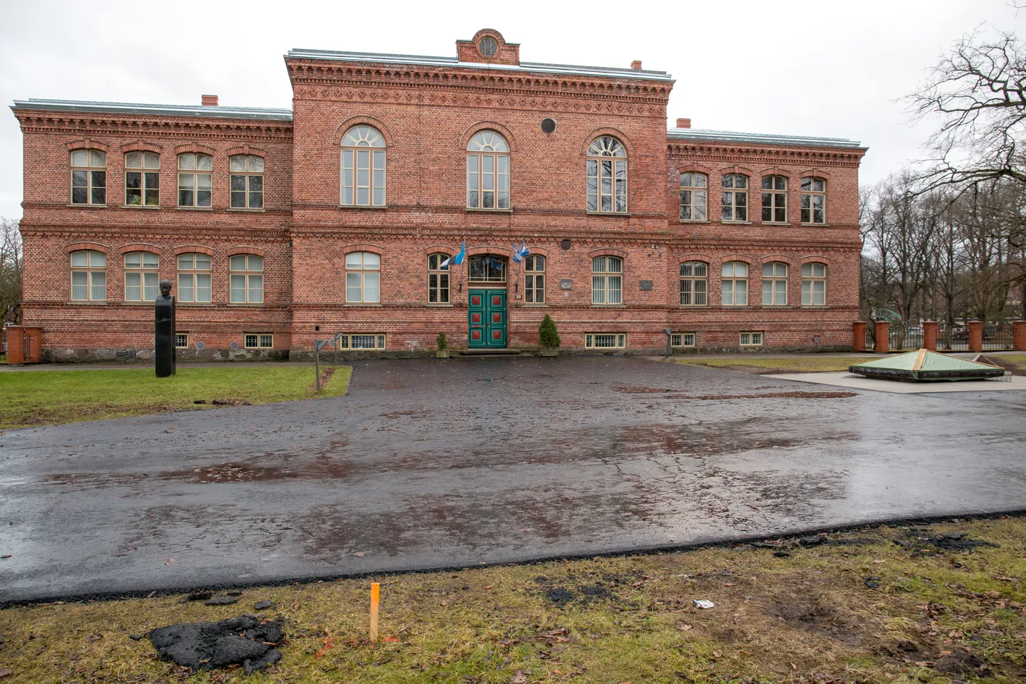 Kuninga tänava põhikooli õpilased võisid ise süvasõelumise tulemusena koostada edurivi sündmustest, mis neid Eesti saja-aastases ajaloos kõnetavad.
