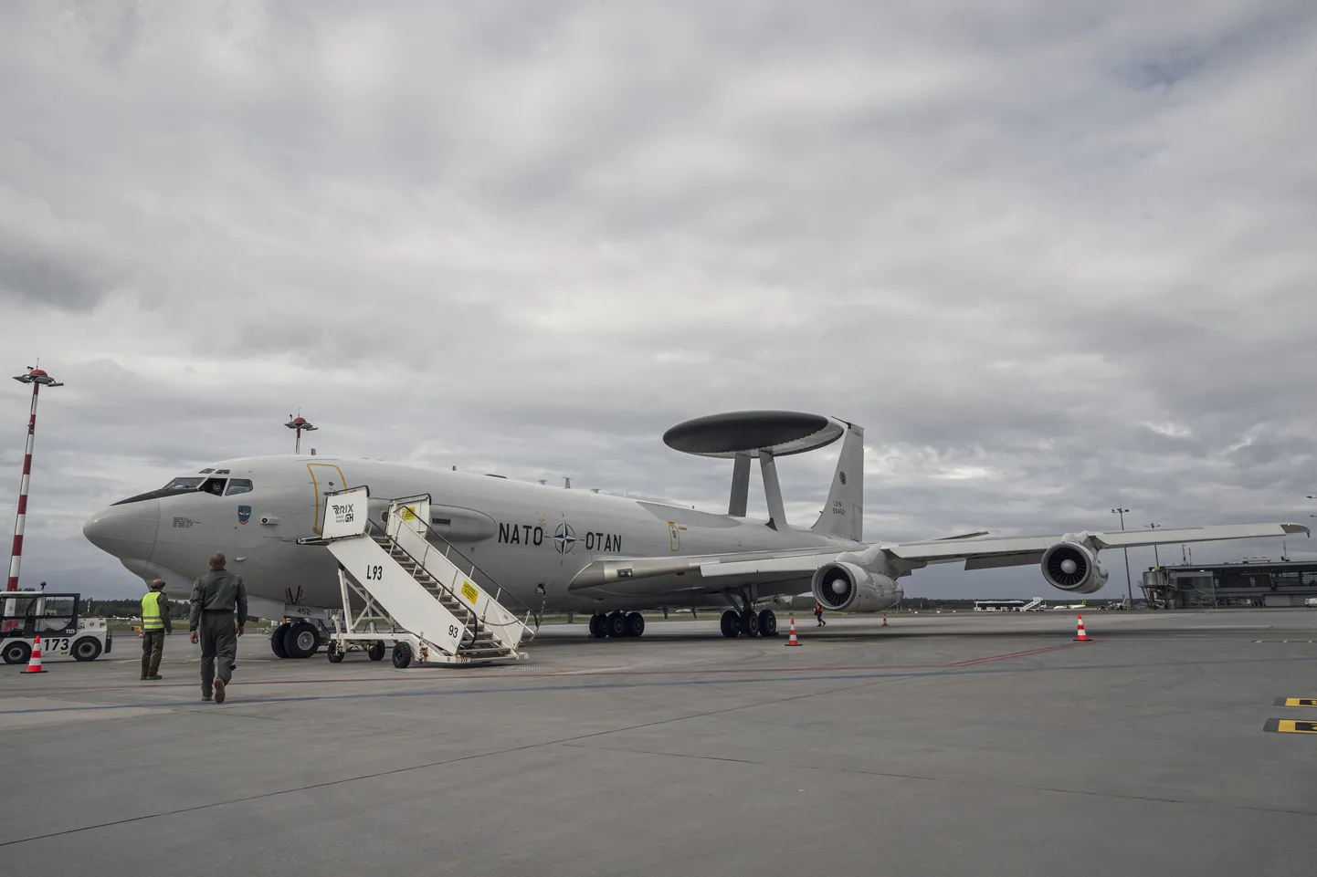 Rīgas lidostā nolaižas NATO agrīnās brīdināšanas un kontroles sistēmas lidmašīna