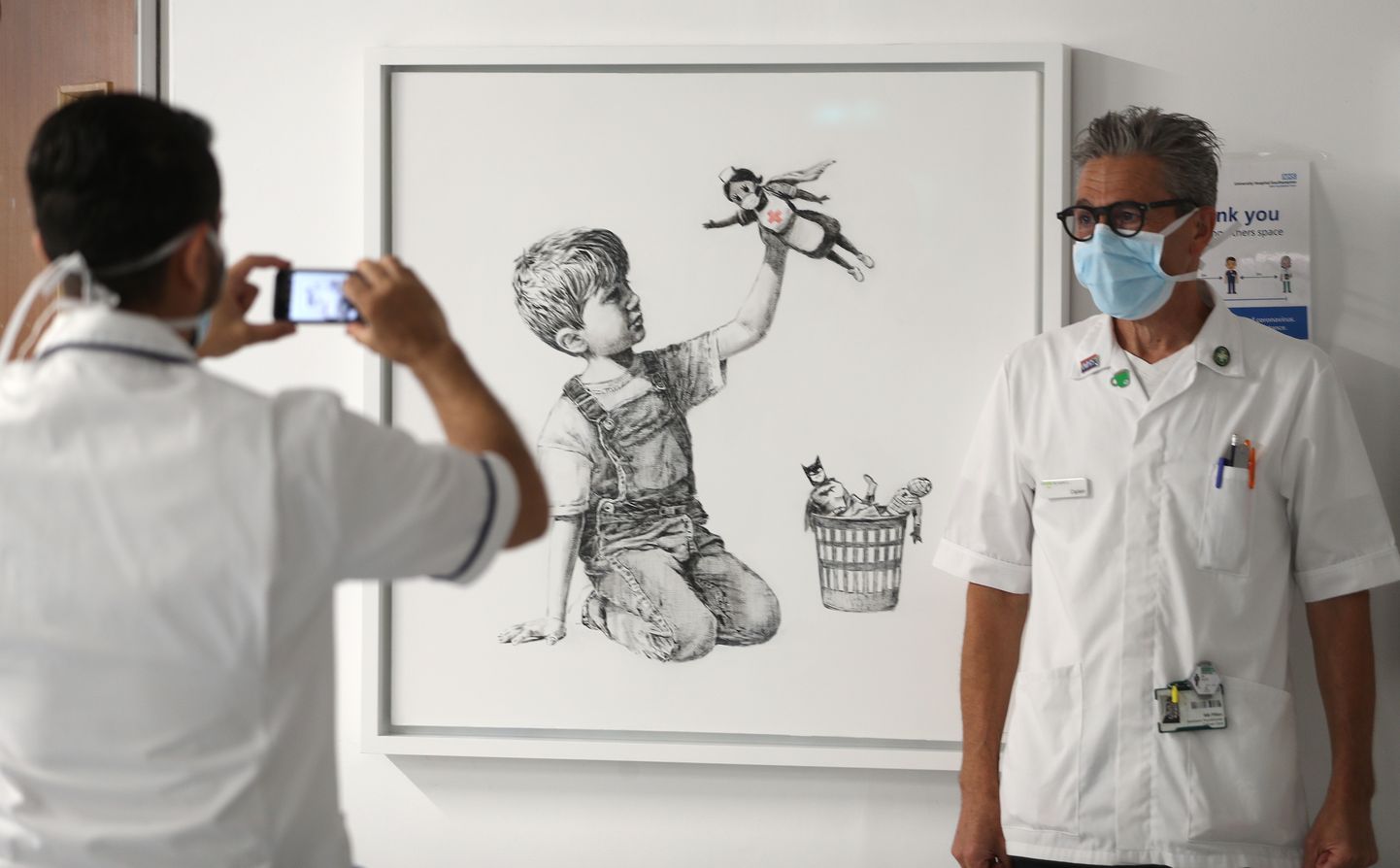 Tänavakunstniku Banksy maal «Game Changer» Southamptoni haiglas.