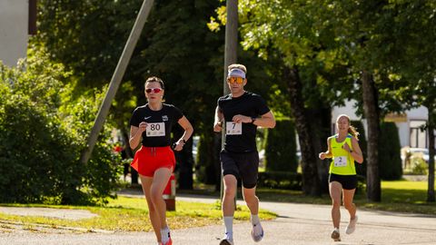 Unikaalsel Kilingi-Nõmme võidujooksul jagati kullad sõbralikult ära