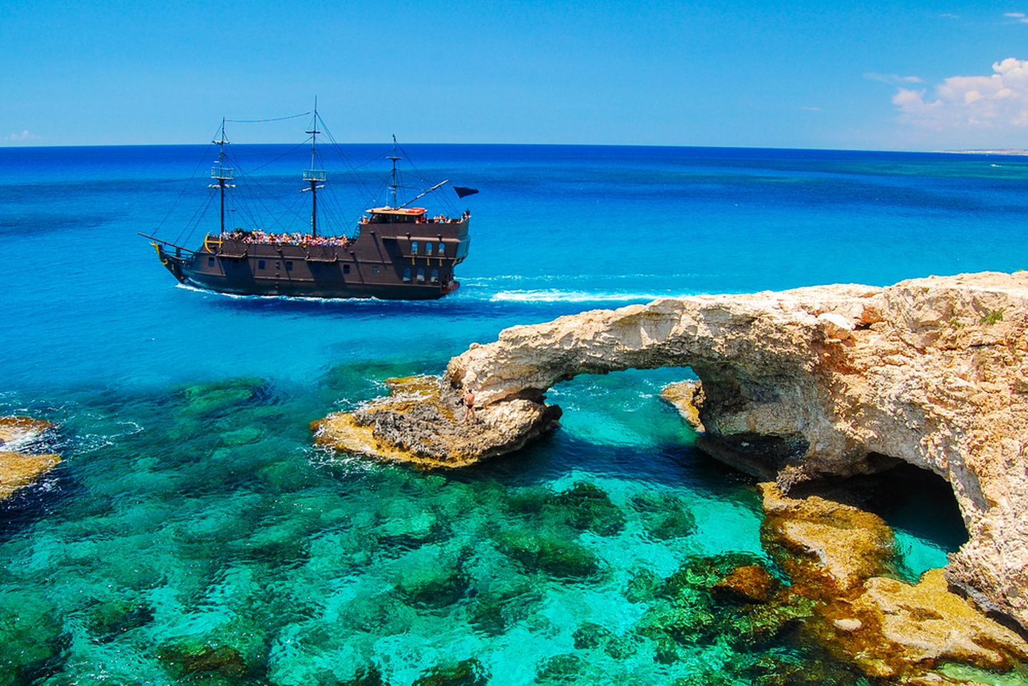 Järgne helesinise laguuni kutsele ja naudi Küprose kaunist kultuuri!