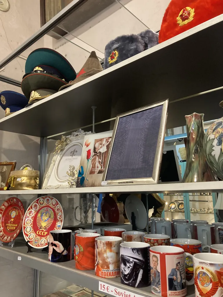 Lett Tallinna Raekoja platsil asuvas poes.