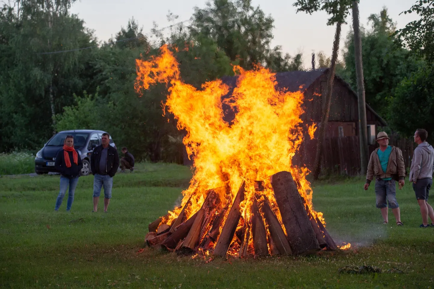 Nii lõkke tegemisel kui ka grillimisel palub päästeamet arvestada ka naabritega.