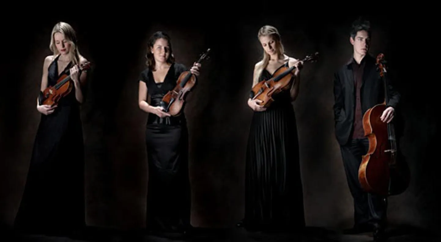Keelpillikvartett PREZIOSO (Hanna-Liis Nahkur - viiul, Mari-Katrina Suss - viiul, Anne Ilves - vioola, Andreas Lend - tšello).