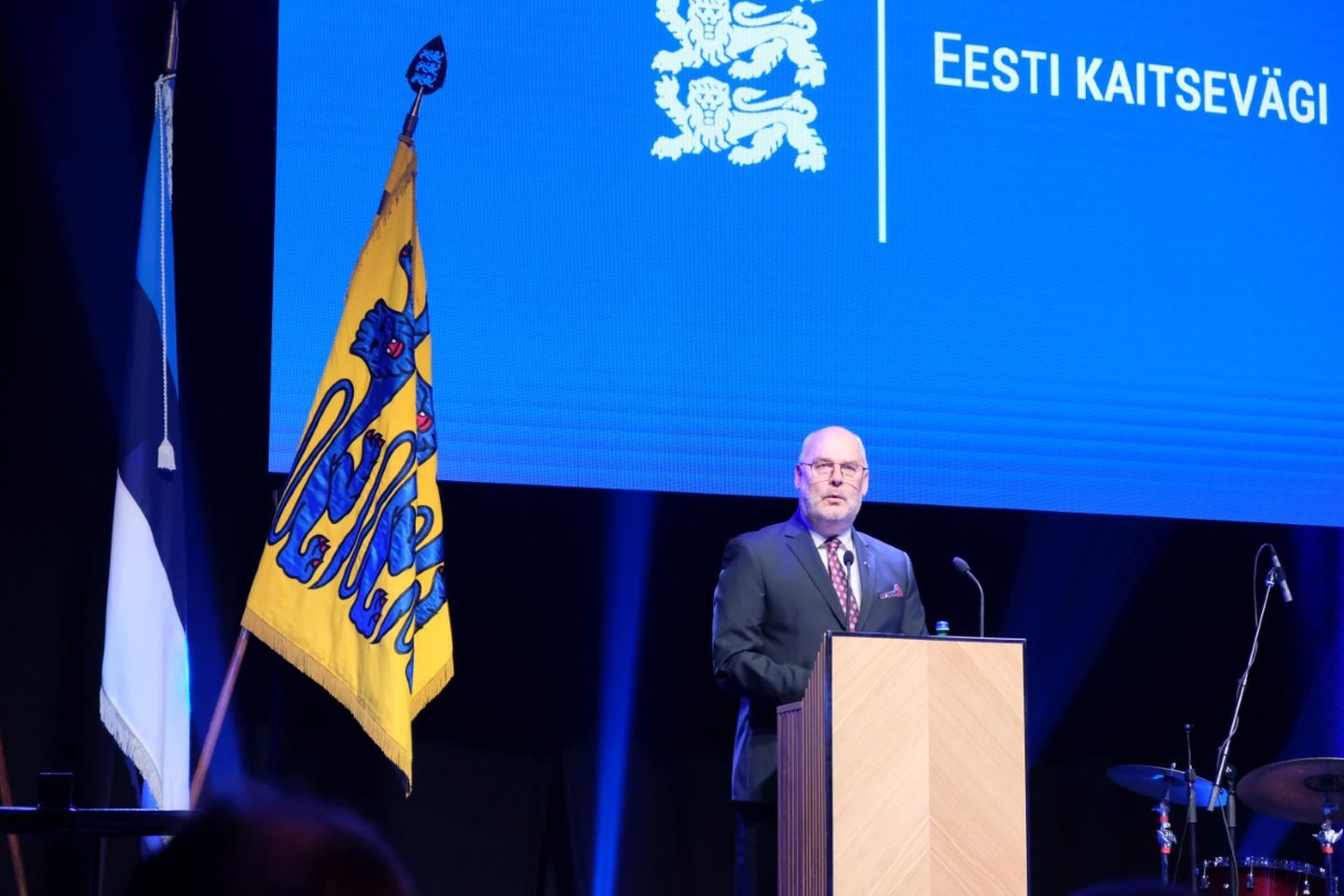President Alar Karis Kaitseväe aastapäeva kõnet pidamas.