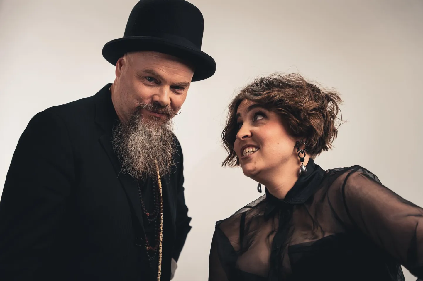 Kill Kaare ja Kaisa Ling on sõbrad olnud vaid paar aastat, ent klapivad omavahel nii hästi, et soovivad nüüd koos Eurovisiooni lauluvõistlusel Eestit esindada.