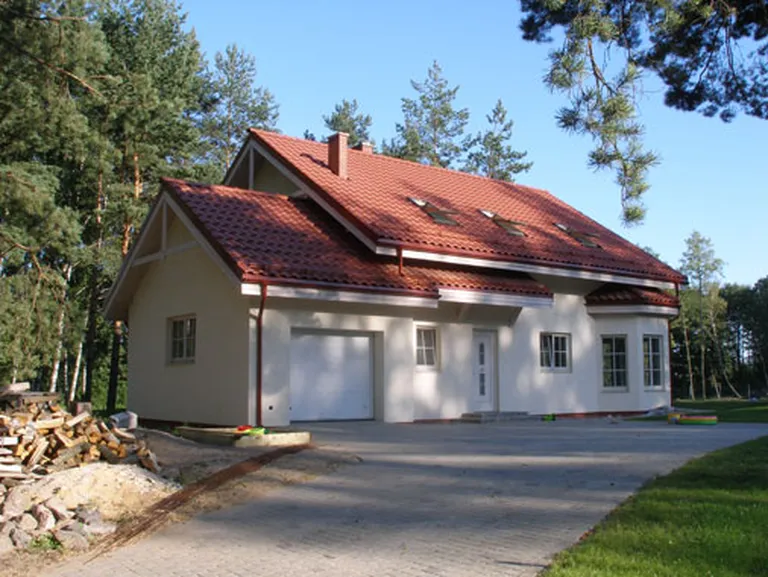Privātmāju ciematam Jaunciemā māla dakstiņu jumti