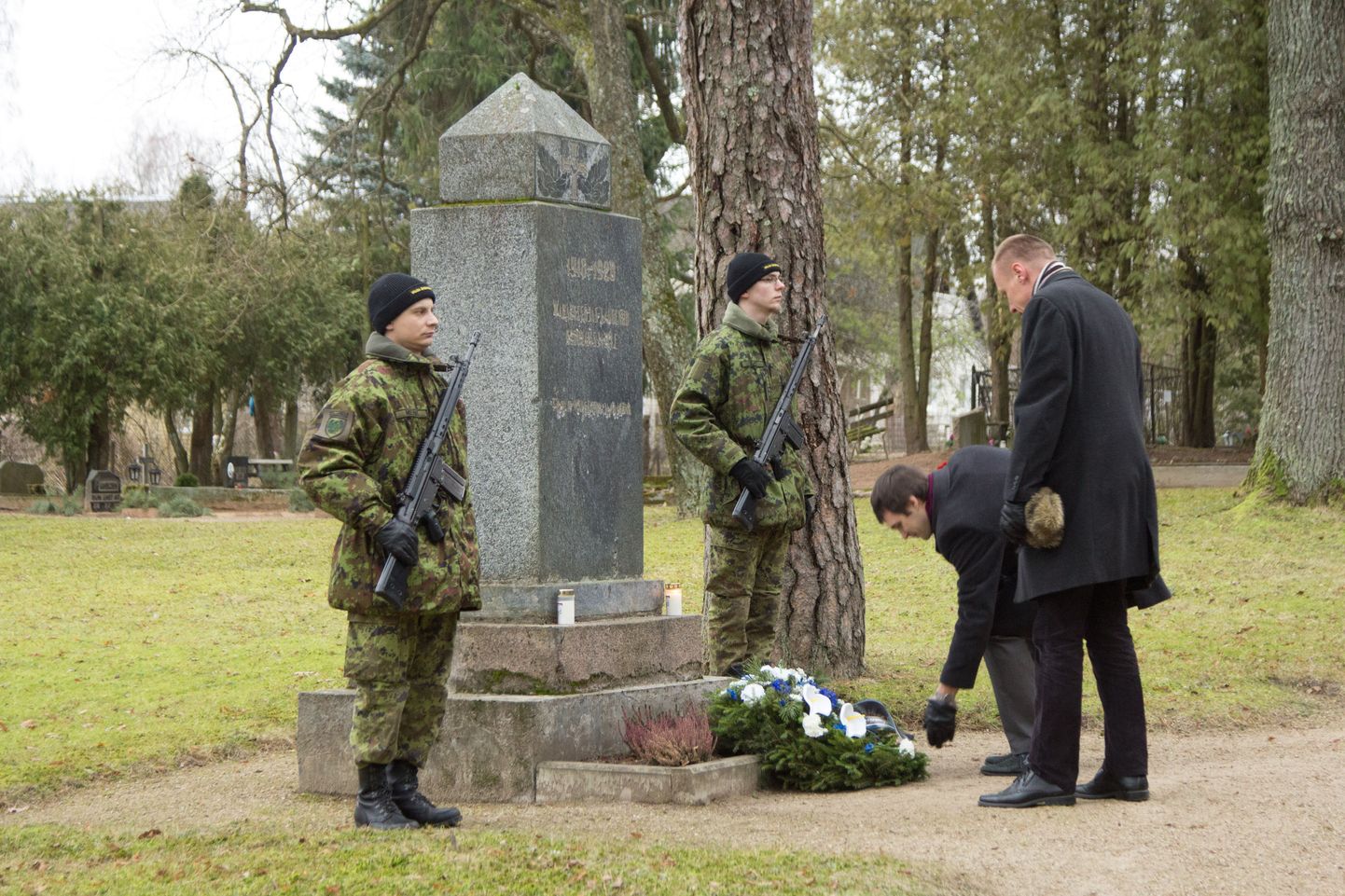 Vabadussõja relvarahu meenutatakse Valgas tavapäraselt Metsa tänava kalmistul.