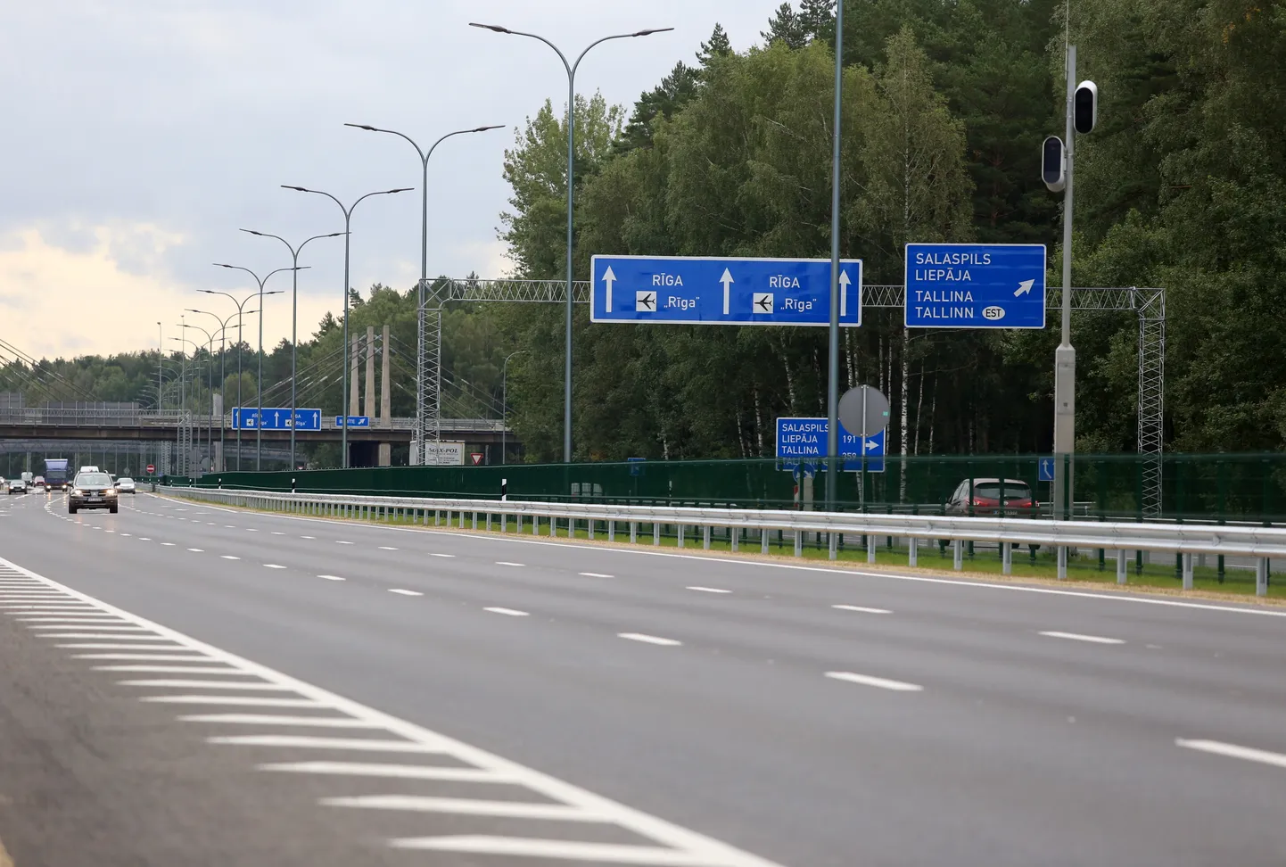 Atjaunotā Jūrmalas šoseja posmā no Rīgas robežai līdz  pieejām Jūrmalas caurlaižu punktam.