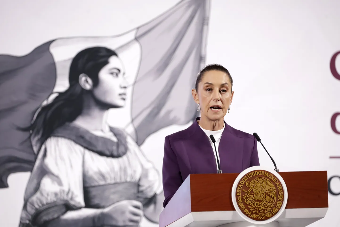 Mehhiko president Claudia Sheinbaum Pardo kuulutas pressikonverentsil rahvuslikus palees, et Mehhiko vastab USA presidendi Donald Trumpi kehtestatud tollimaksudele. 4. märtsil 2025 Mehhiko linnas Mehhikos.