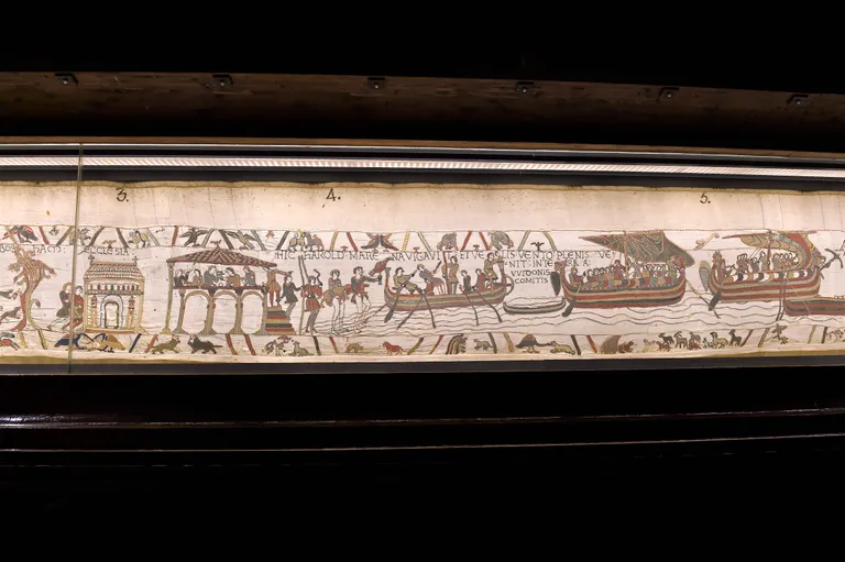 Bayeux' vaip on välja pandnud Bayeux' raekojas.