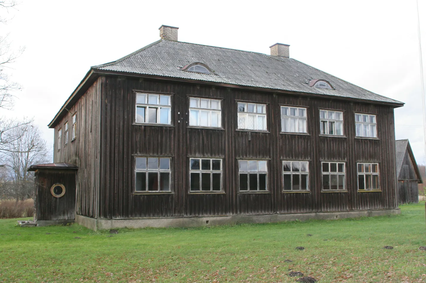 Põlendmaa koolimaja.