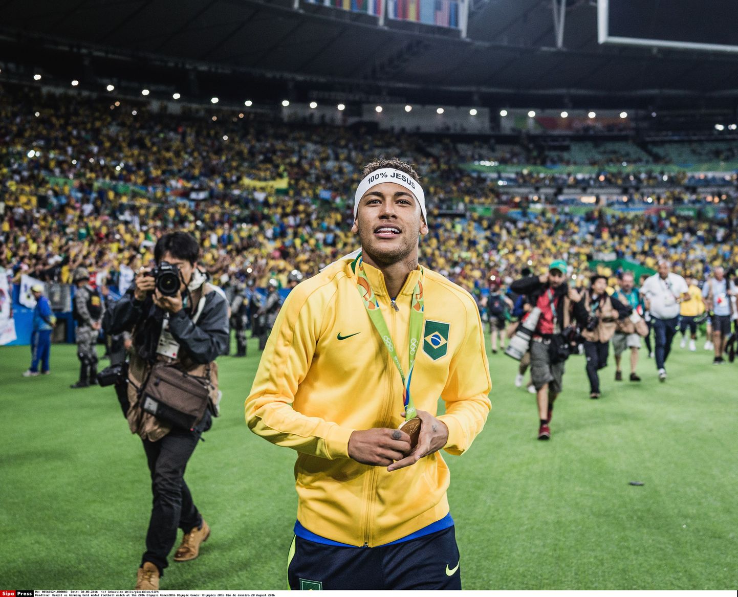 Neymar vedas 2016. aastal Brasiilia olümpiavõitjaks.
