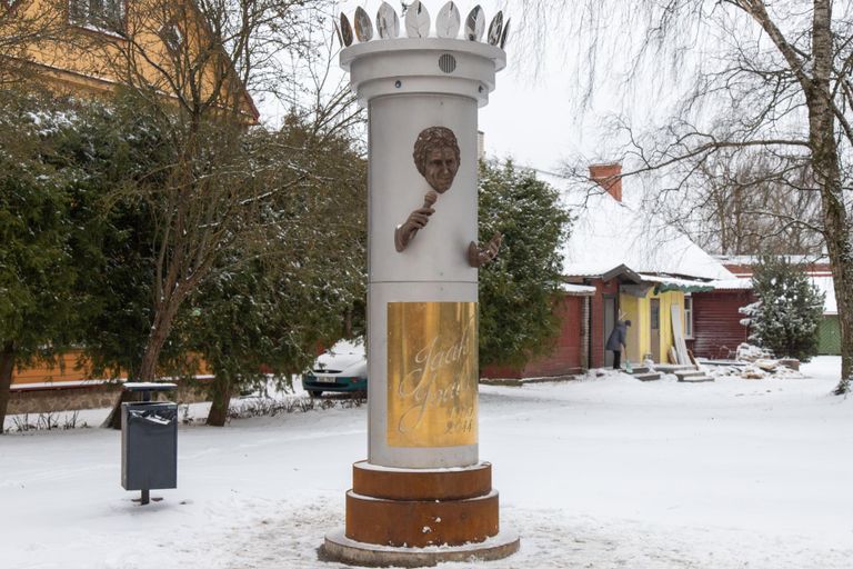 Jaak Joala kuju Posti tänava pargis 21. jaanuaril.