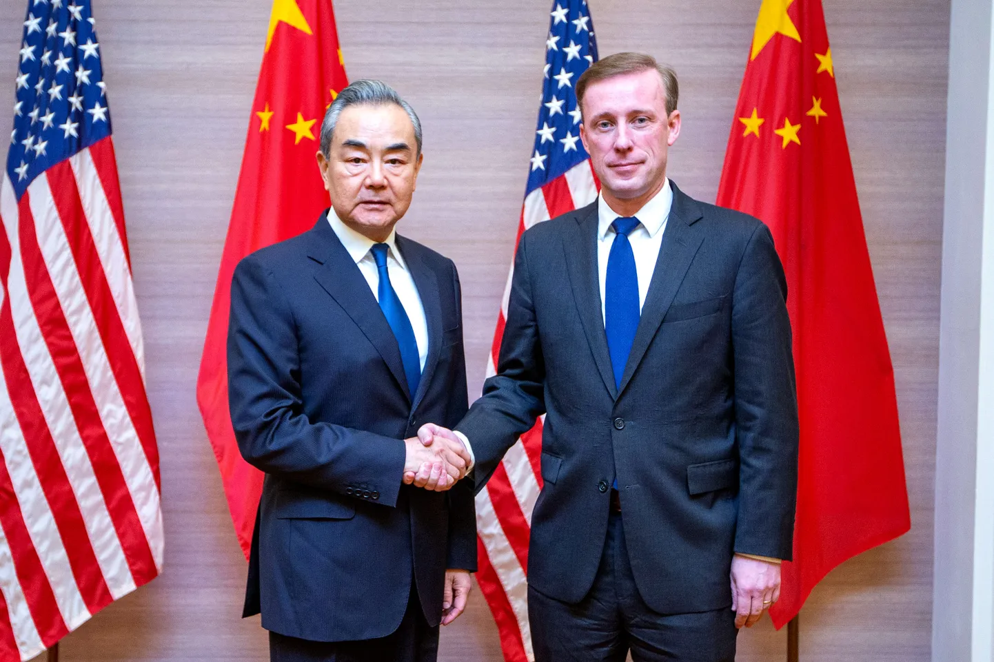 USA riikliku julgeoleku nõunik Jake Sullivan kohtumisel Hiina diplomaadi Wang Yiga Bangkokis 27. jaanuaril 2024.