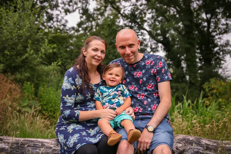 Rebecca ja Davidi elu on sissekolimisest saati õudusunenägu olnud.