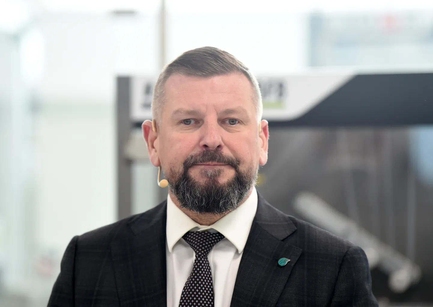 AS "Olainfarm" valdes priekšsēdētājs Jānis Buks piedalās pasākumā, kurā zāļu ražotājs AS "Olainfarm" iepazīstina ar attīstības un investīciju plāniem, demonstrē modernizētās ražotnes telpas.